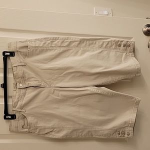 Gloria Vanderbilt tan skimmer shorts, size 16W